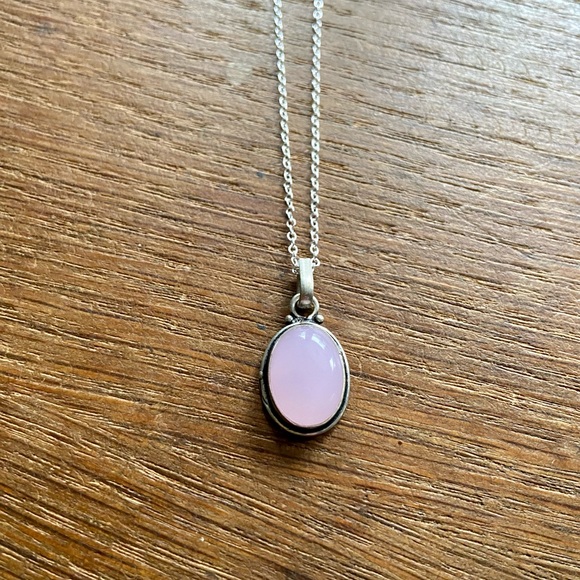 Jewelry - Rose quartz gemstone necklace NWOT